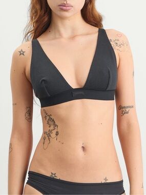 SKIMS / COTTON RIB PLUNGE BRALETTE
Soot